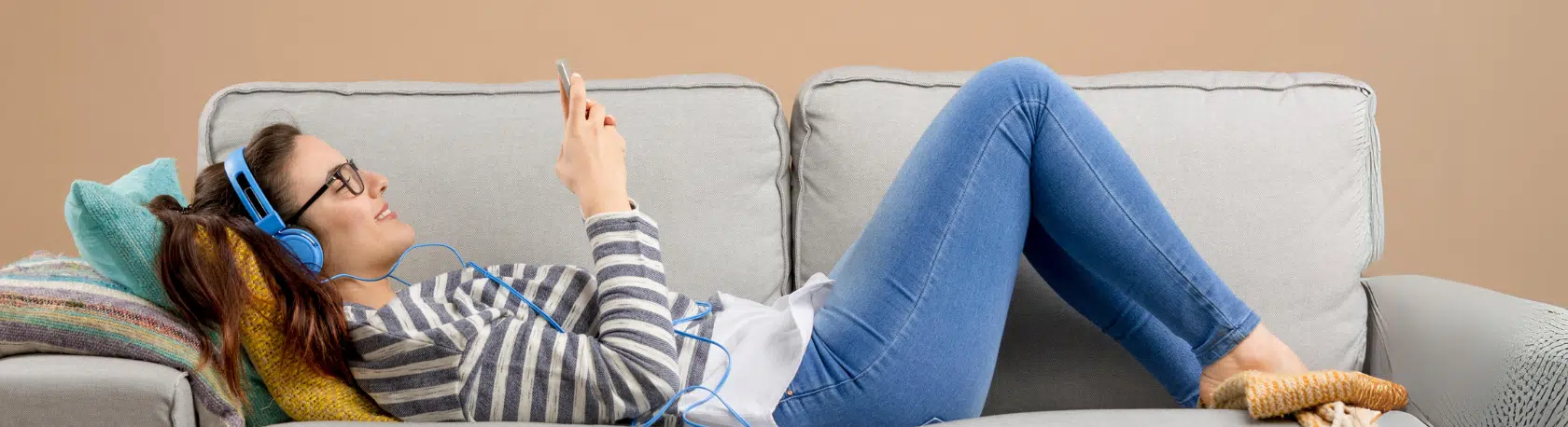 Spanish Saying: 'Más vale solo que mal acompañado' - Learn Spanish - Speak Spanish - Practice Spanish - Easy Español