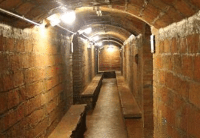 Easy Podcast: Almería, Los túneles que salvaron vidas - Spanish Vocabulario - Spanish Podcast - Spanish on the Go - Easy Podcast - Spanish Listening - Spanish Audio - Speak Spanish - Learn Spanish - Easy Español