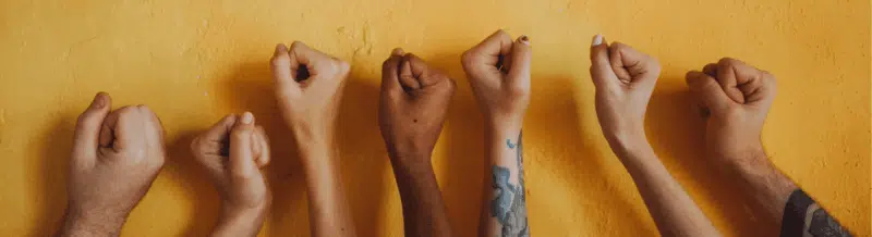 Saying of the day: Juegos de manos, juegos de villanos - Easy Español