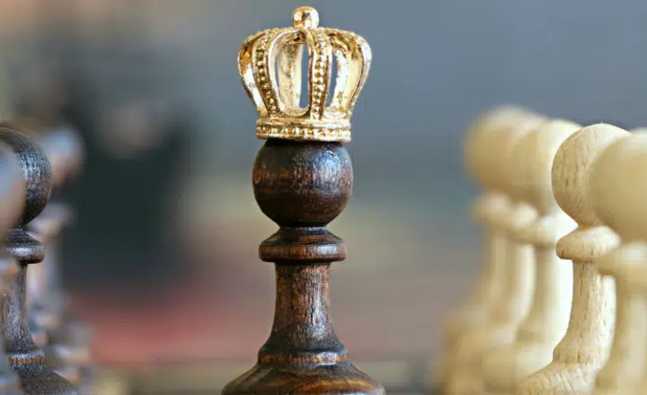 Saying of the day: En el país de los ciegos, el tuerto es rey - Learn Spanish - Speak Spanish - Study Spanish - Easy Español