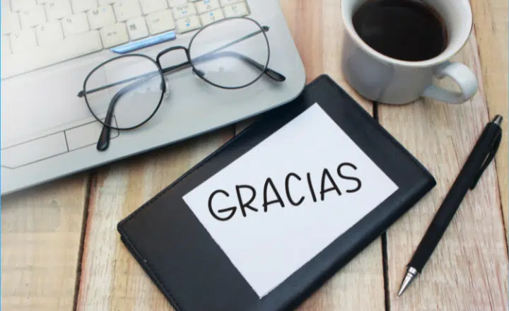 Saying of the day: Dando gracias por agravios, negocian los hombres sabios - Easy Español