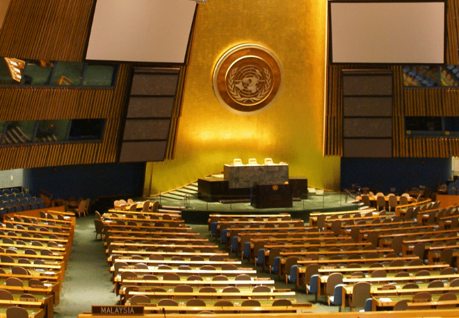 ¿Sabías que la pintura antibélica 'Guernica'que se encuentra en la ONU fue cubierta durante una conferencia de prensa de Colin Powell en 2003? - Easy Español