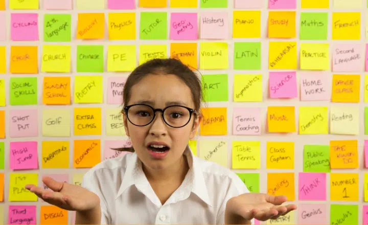 Phrases of obligation: Tener que & hay que - Easy Español