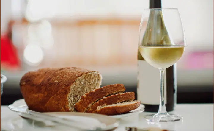 Saying of the day: Al pan, pan y al vino, vino - Easy Español