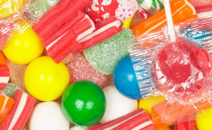 Saying of the day: A nadie le amarga un dulce - Easy Español