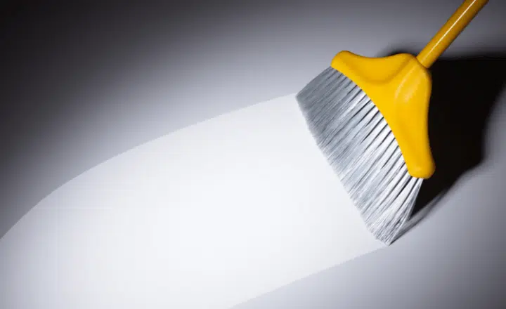 Saying of the day: Escoba nueva barre bien - Easy Español