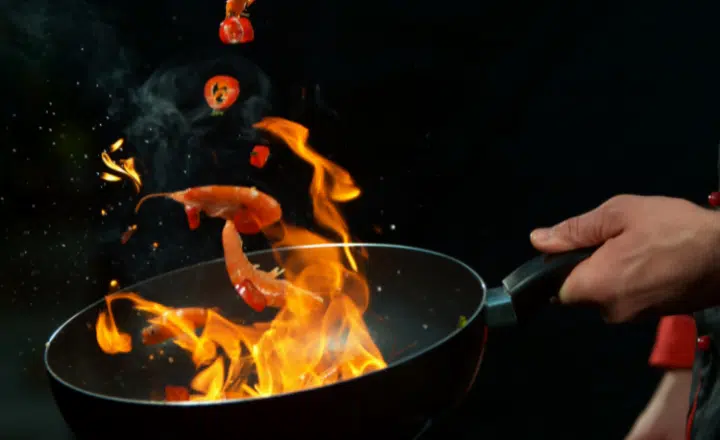 Saying of the day: Tener la sartén por el mango - Easy Español