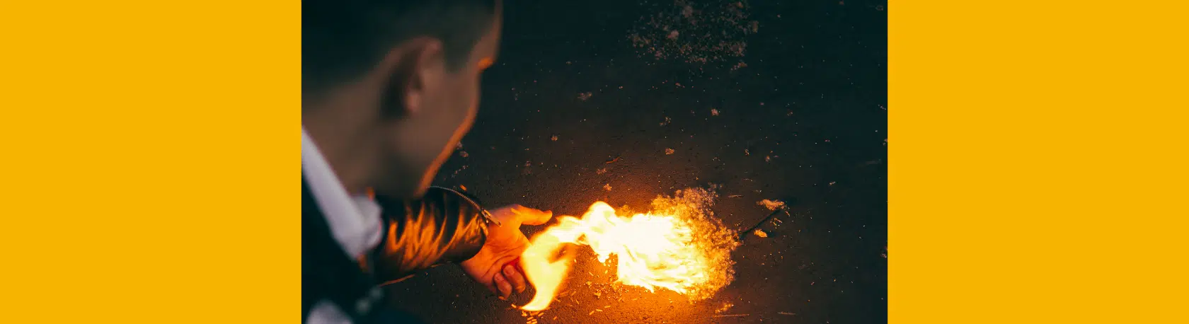 Saying of the day: Quien con fuego juega se quema - Easy Español