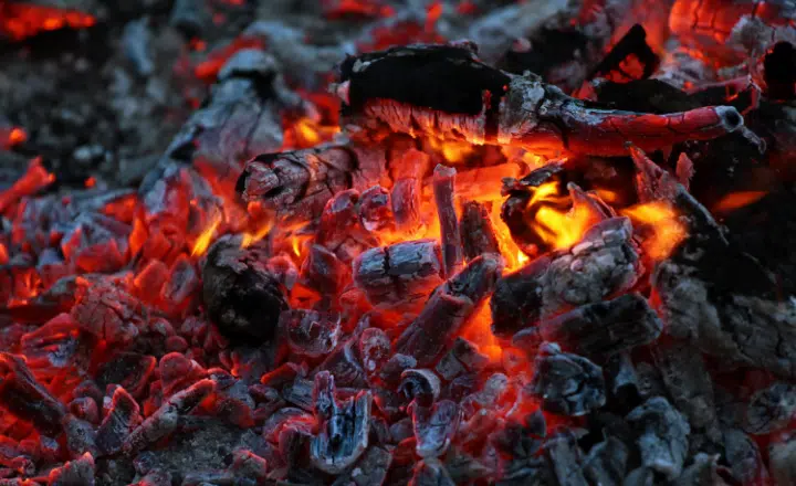 Saying of the day: Donde hubo fuego, cenizas quedan - Easy Español