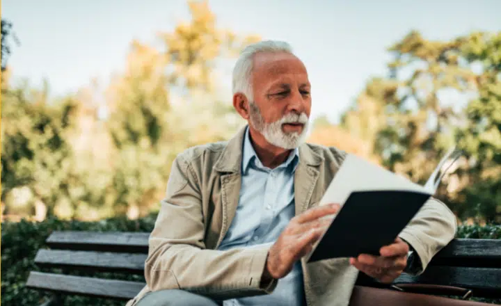 Saying of the day: “Libros, caminos y días dan al hombre sabiduría” - Easy Español