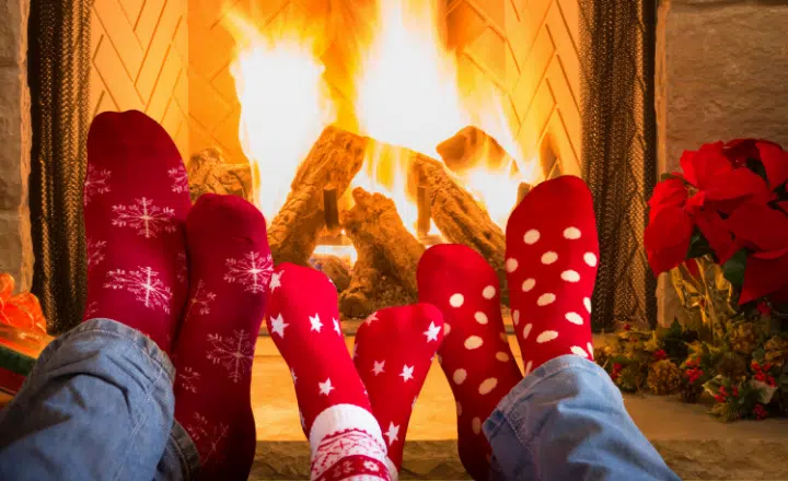 Saying of the day: En Navidad en casa y cerca de la brasa - Easy Español