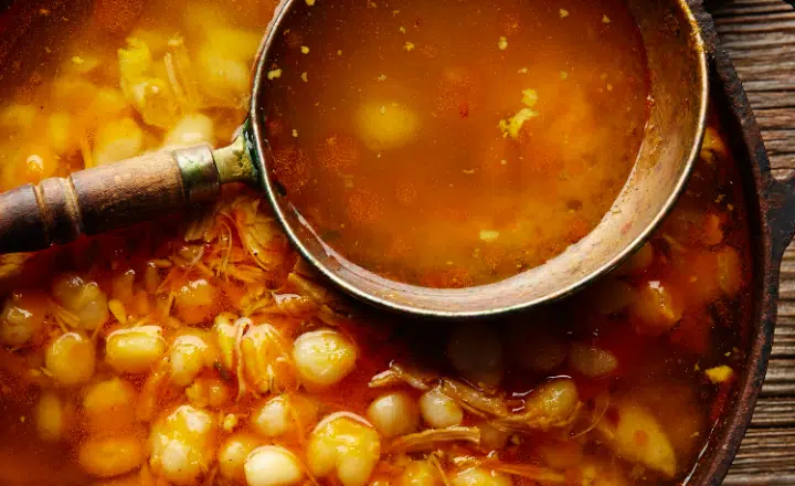¿Sabías que el pozole mexicano original tenía carne humana? - Easy Español