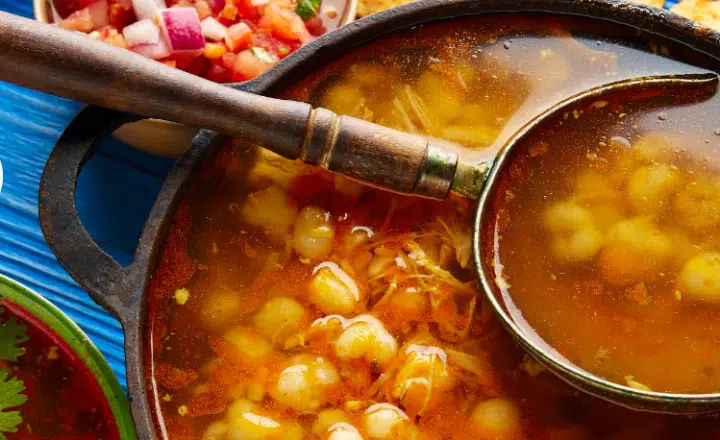 Easy Podcast - El pozole mexicano y su enigmática historia - Easy Español