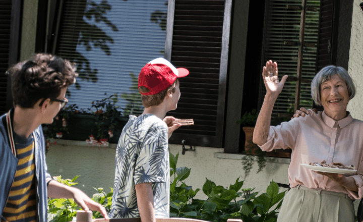 Add new Spanish idioms to your repertoire: Ahí nos vidrios - Easy Español - Speak Spanish now!