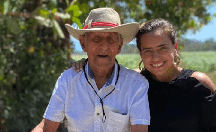 Work on your Spanish listening skills and discover Costa Rica's secret for a long life - La Península de Nicoya, Costa Rica - Easy Podcast - Spanish Podcast - Easy Español