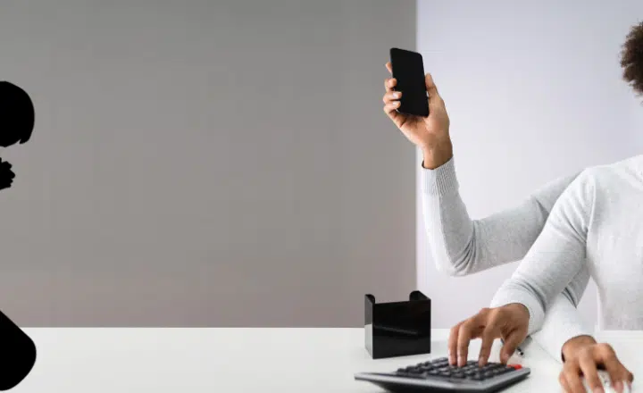 Improve your Spanish vocabulary with the wise idiom "A Dios rogando y con el mazo dando" - Spanish idioms - Spanish sayings - Frase del Día - Speak Spanish - Learn Spanish - Easy Español