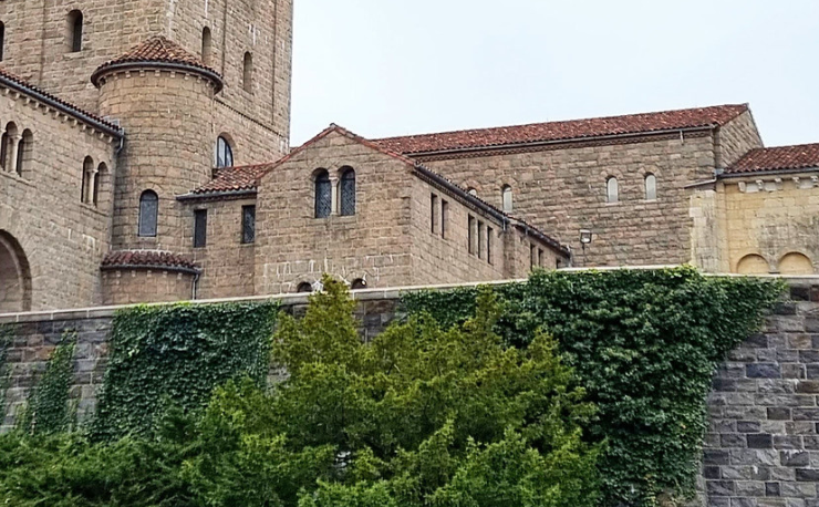 Live the Spanish language: Guided Tour at The MET cloisters - Speak Spanish - Learn Spanish - Easy Español