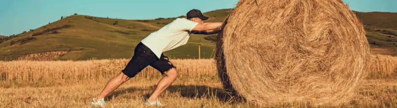 Add new Spanish expressions to your vocabulary: "A puras cachas" - Frase del Día - Spanish saying of the day - Learn Spanish - Practice Spanish - Speak Spanish - Study Spanish - Easy Español