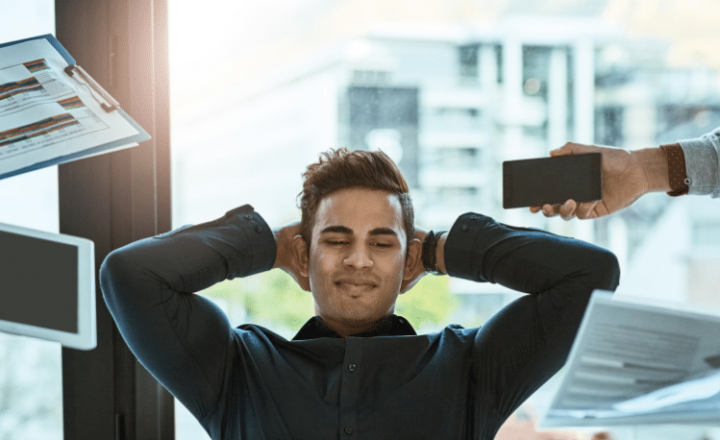 Speak Spanish like a native speaker using idioms like "Quedarse piola" - Speak Spanish - Learn Spanish - Practice Spanish - Easy Español