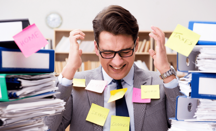 Spanish Saying of the Day: El que mucho abarca, poco aprieta - Spanish idioms - Learn Spanish - Practice Spanish - Easy Español