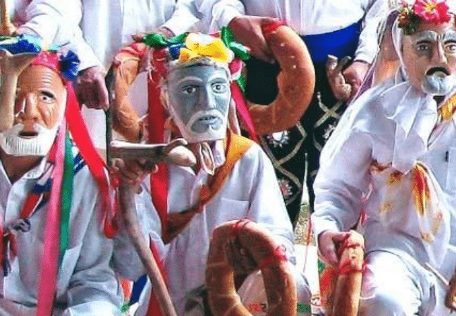 Hear all about LA FIESTA DEL TAKARI, a uniquely Mexican Christmas celebration, on our Spanish Podcast - Spanish on the Go - Spanish audios - Learn Spanish - Practice Spanish - Speak Spanish - Easy Español