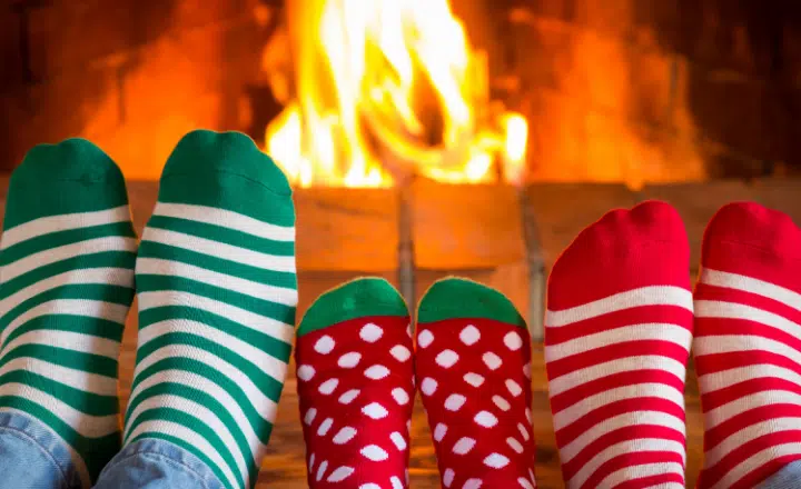 Spanish saying "En Nochebuena y en Navidad, la brasa de la casa más caliente está" - Learn Spanish - Speak Spanish - Practice Spanish - Christmas sayings - Easy Español