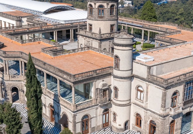 Hear the fascinating history of MEXICO’S CHAPULTEPEC CASTLE to learn about its many functions throughout the centuries - Spanish Podcast - Spanish on the Go - Learn Spanish - Practice Spanish - Easy Español