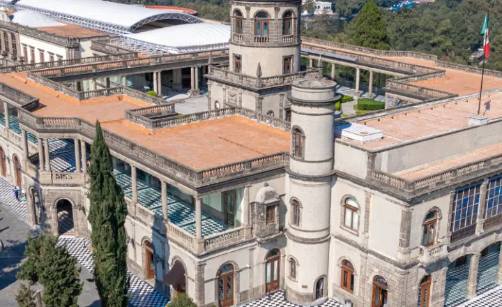 Hear the fascinating history of MEXICO’S CHAPULTEPEC CASTLE to learn about its many functions throughout the centuries - Spanish Podcast - Spanish on the Go - Learn Spanish - Practice Spanish - Easy Español