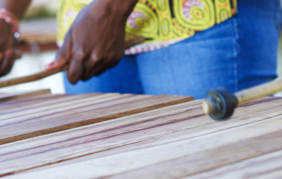 Spanish Podcast: Sway to the sweet rhythm of LAS MARIMBAS, the popular wooden instrument present across Latin America music - Spanish on the Go - Spanish audio - Learn Spanish - Speak Spanish - Practice Spanish - Easy Español