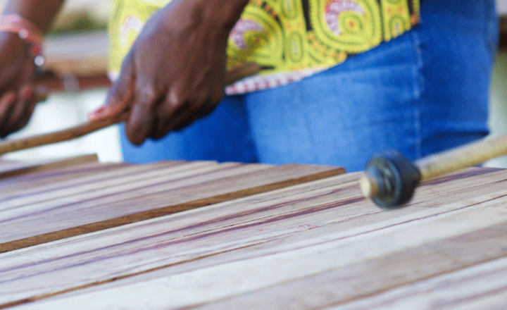 Spanish Podcast: Sway to the sweet rhythm of LAS MARIMBAS, the popular wooden instrument present across Latin America music - Spanish on the Go - Spanish audio - Learn Spanish - Speak Spanish - Practice Spanish - Easy Español
