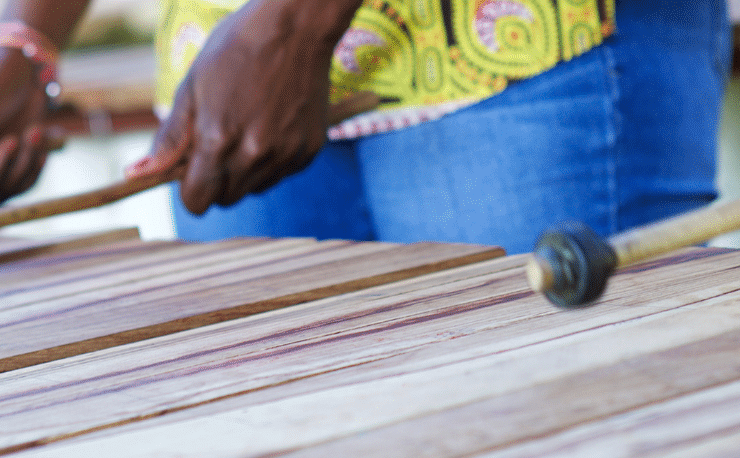 Spanish Podcast: Sway to the sweet rhythm of LAS MARIMBAS, the popular wooden instrument present across Latin America music - Spanish on the Go - Spanish audio - Learn Spanish - Speak Spanish - Practice Spanish - Easy Español