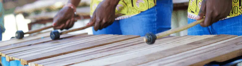 Spanish Podcast: Sway to the sweet rhythm of LAS MARIMBAS, the popular wooden instrument present across Latin America music - Spanish on the Go - Spanish audio - Learn Spanish - Speak Spanish - Practice Spanish - Easy Español