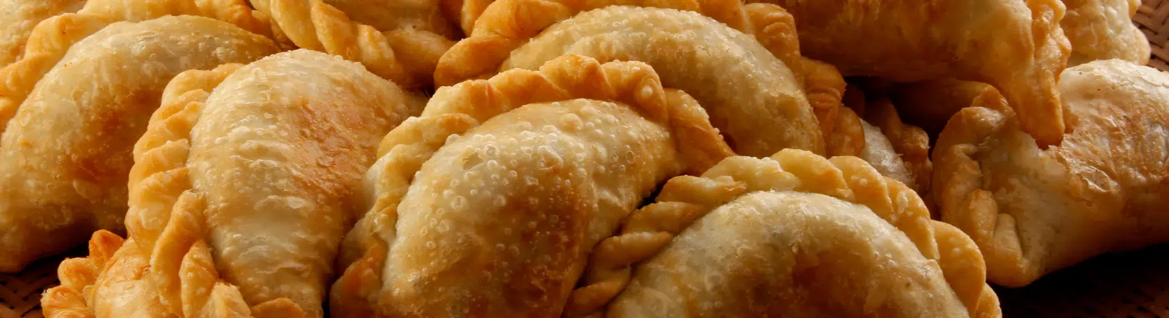 Tune in to our Spanish Podcast to learn about the fascinating history of LAS EMPANADAS - Spanish on the Go - Spanish listening - Spanish audios - Speak Spanish - Listen to Spanish - Practice Spanish - Easy Español