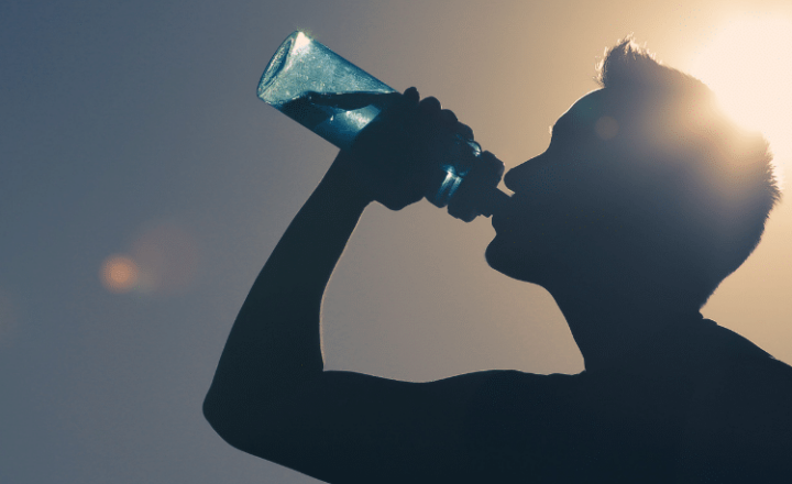 Saying of the Day: 'Beberse hasta el agua de los floreros' - Learn Spanish - Speak Spanish - Practice Spanish - Spanish expressions - Easy Español