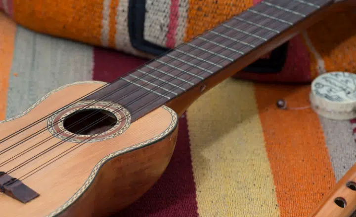 Spanish Podcast -Charango, the sweet sound of the Andes - Spanish on the Go - Spanish audio - Spanish listening comprehension - Learn Spanish - Practice Spanish - Study Spanish - Speak Spanish - Easy Español